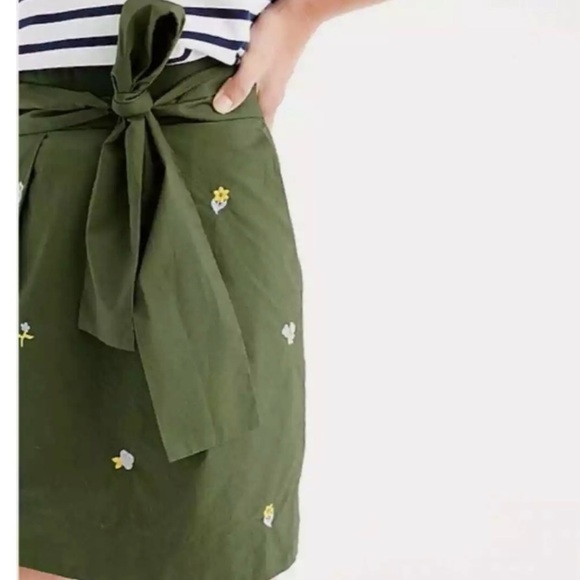 ❤️2/$15 or 3/$21❤️ J. Crew Olive Embroidered Miniskirt w/Tie Waist, Size 00 - Picture 2 of 12